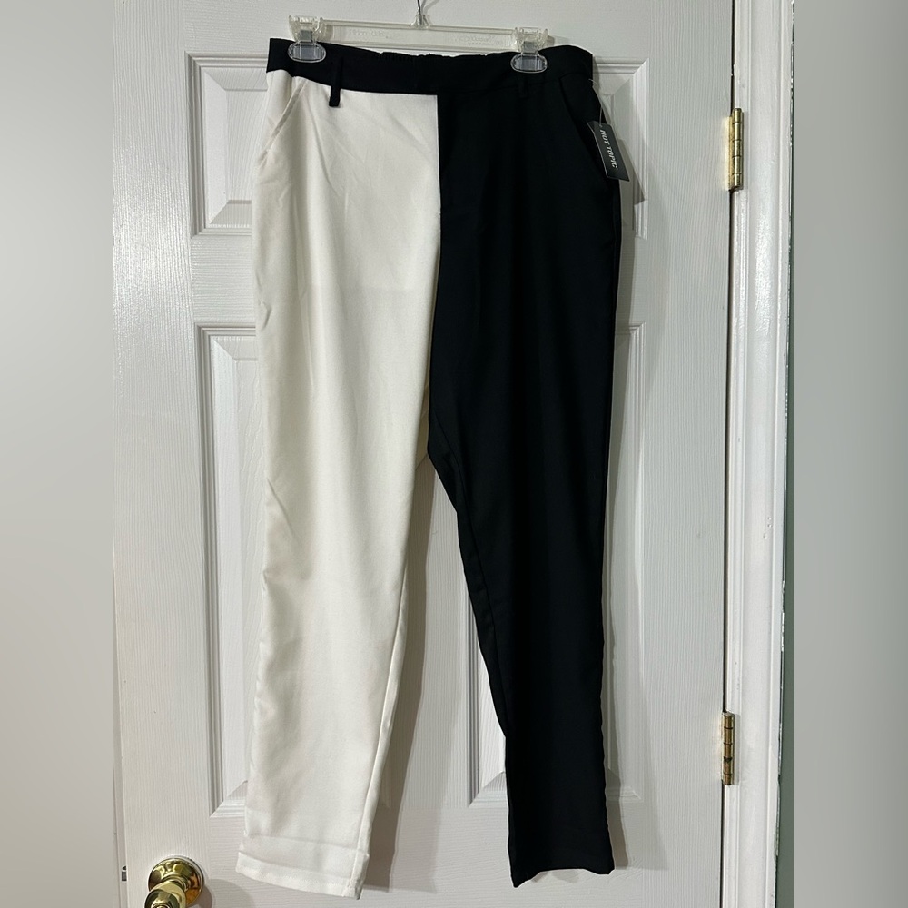 Hot Topic Black & White Pants Large NWT